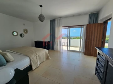 Moradia T4 para Venda em Loule (São Sebastião)