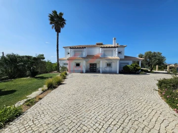 Moradia T4 para Venda em Loule (São Sebastião)