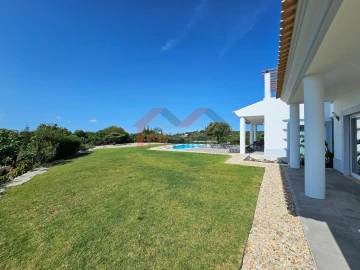 Moradia T4 para Venda em Loule (São Sebastião)