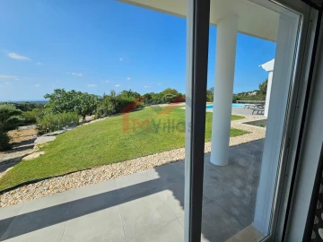 Moradia T4 para Venda em Loule (São Sebastião)