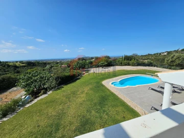Moradia T4 para Venda em Loule (São Sebastião)