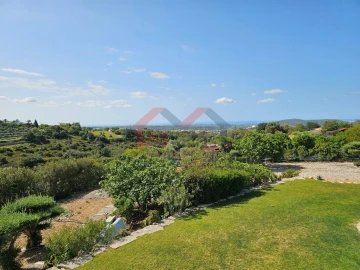Moradia T4 para Venda em Loule (São Sebastião)