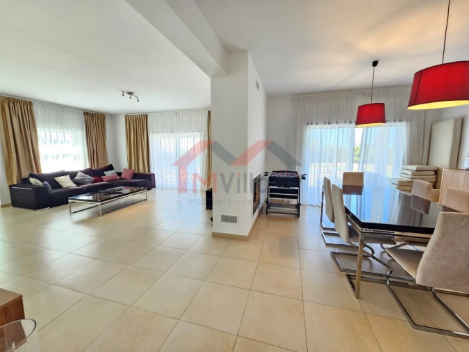 Moradia T4 para Venda em Loule (São Sebastião) Foto 4