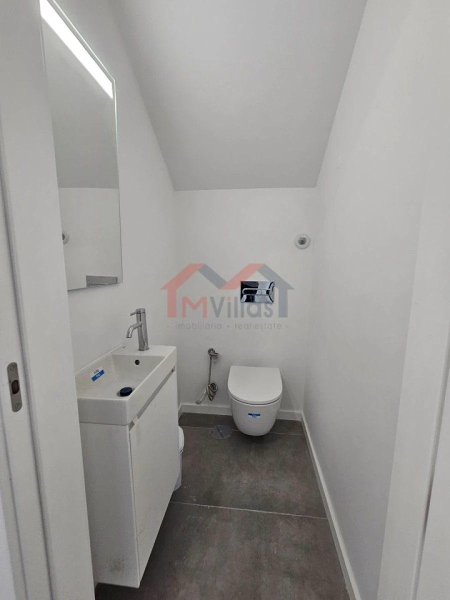 Apartamento T2 para Venda em Quarteira Foto 9