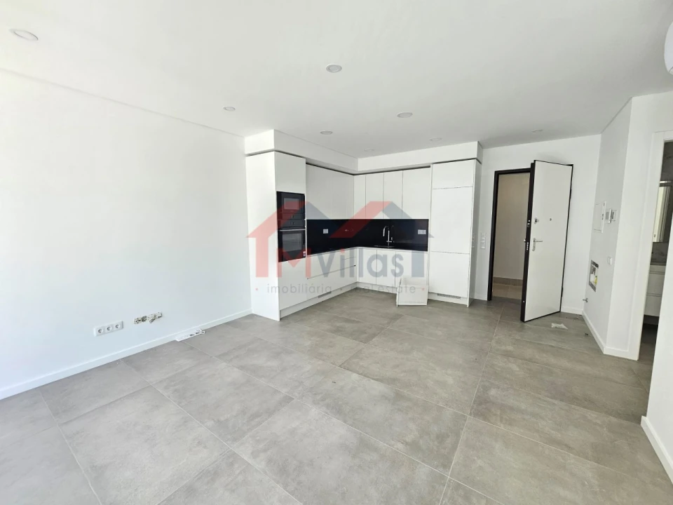 Apartamento T1 para Venda em Quarteira Foto 2