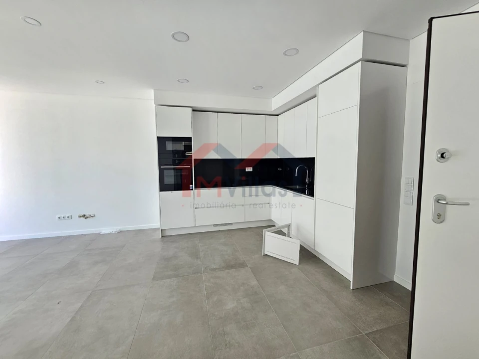 Apartamento T1 para Venda em Quarteira Foto 3