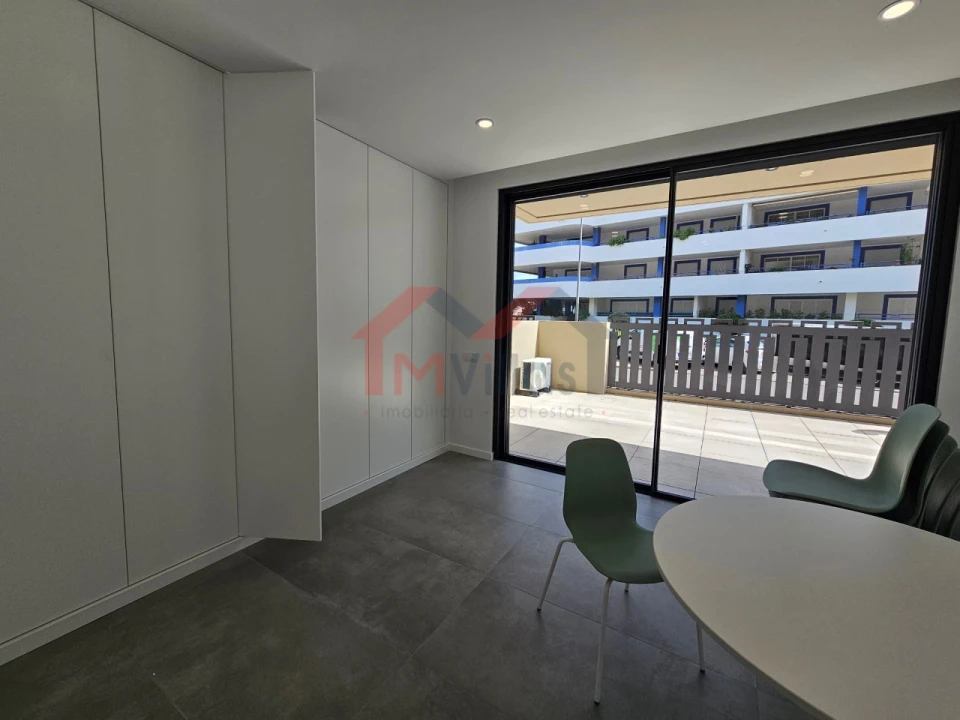 Apartamento T1 para Venda em Quarteira Foto 4