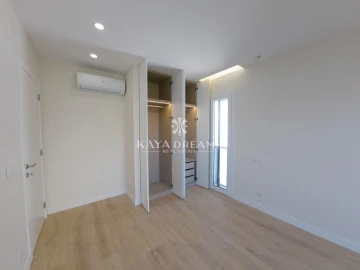 Moradia T5 para Venda em Pontinha e Famões