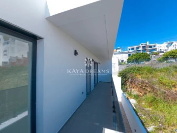 Moradia T5 para Venda em Pontinha e Famões