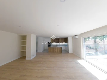 Moradia T5 para Venda em Pontinha e Famões