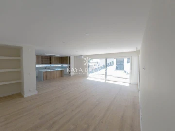 Moradia T5 para Venda em Pontinha e Famões