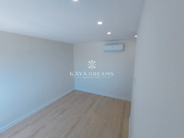 Moradia T5 para Venda em Pontinha e Famões