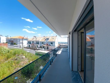 Moradia T5 para Venda em Pontinha e Famões