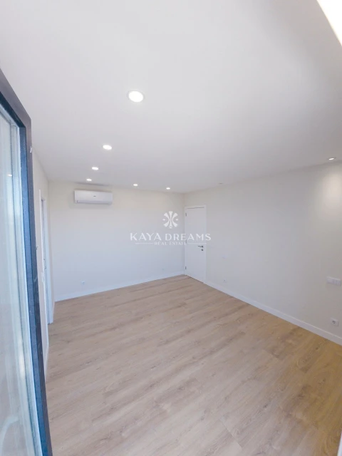 Moradia T5 para Venda em Pontinha e Famões