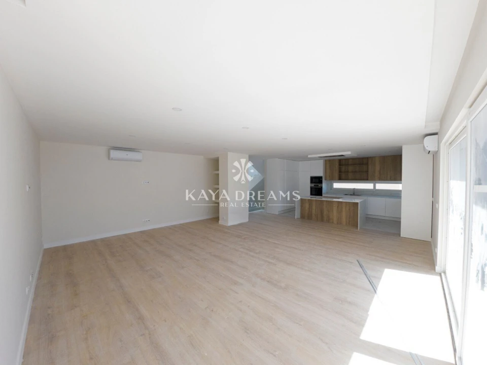 Moradia T5 para Venda em Pontinha e Famões Foto 6