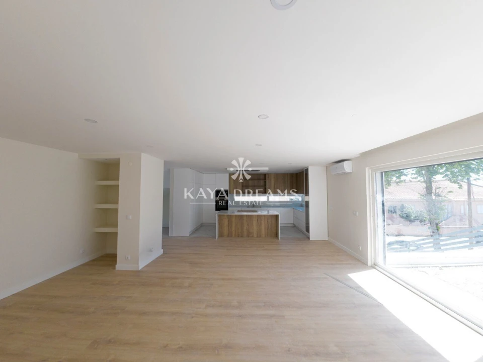 Moradia T5 para Venda em Pontinha e Famões Foto 4