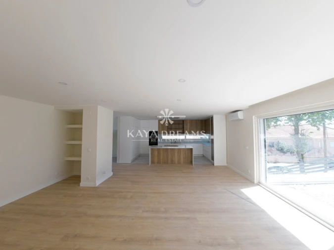 Moradia T5 para Venda em Pontinha e Famões Foto 4