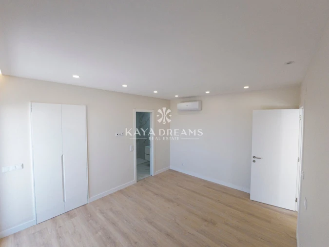 Moradia T5 para Venda em Pontinha e Famões Foto 13