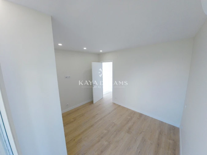 Moradia T5 para Venda em Pontinha e Famões Foto 15