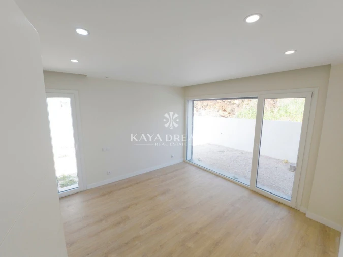 Moradia T5 para Venda em Pontinha e Famões Foto 2