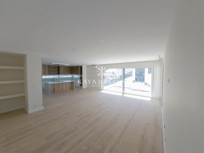 Moradia T5 para Venda em Pontinha e Famões Foto 3