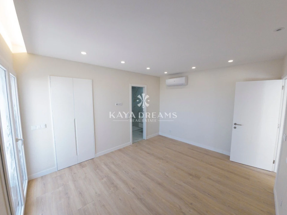 Moradia T5 para Venda em Pontinha e Famões Foto 12