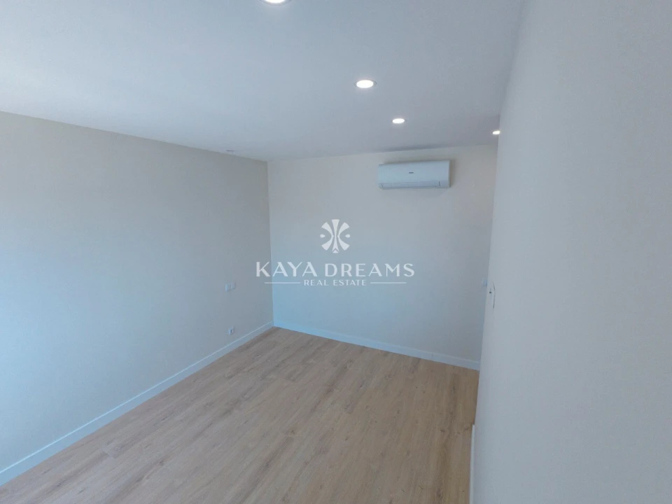 Moradia T5 para Venda em Pontinha e Famões Foto 16