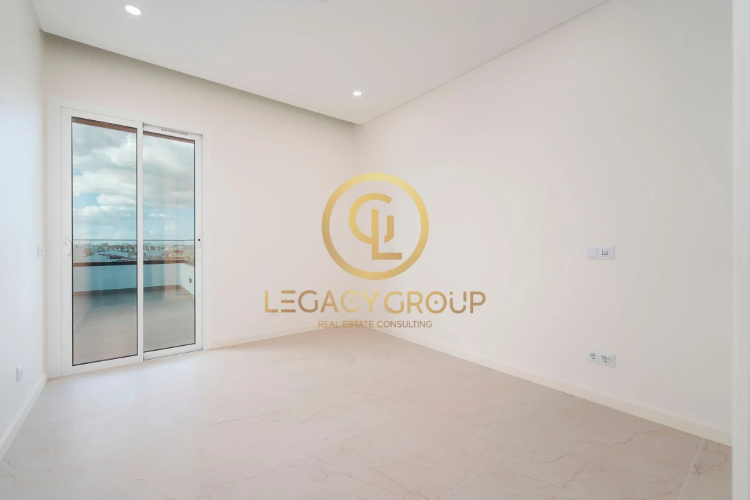 Apartamento T3 para Venda em Quarteira Foto 12