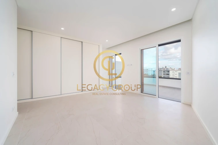 Apartamento T3 para Venda em Quarteira Foto 8