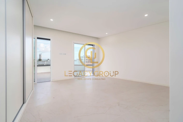 Apartamento T3 para Venda em Quarteira Foto 9