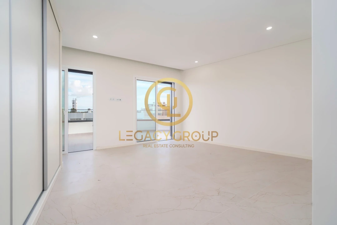 Apartamento T3 para Venda em Quarteira Foto 9