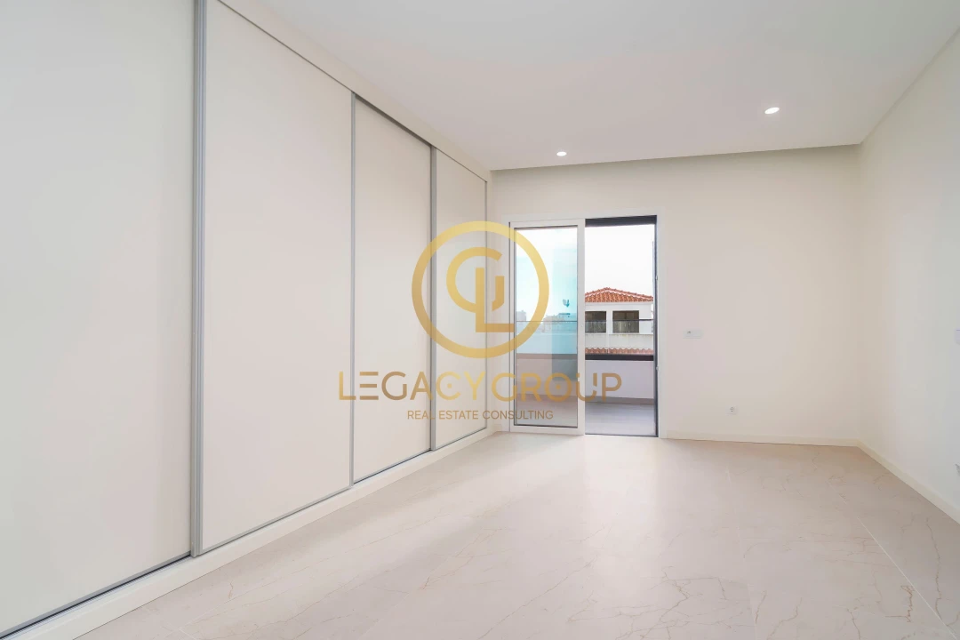 Apartamento T3 para Venda em Quarteira Foto 5