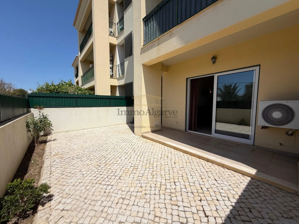 Apartamento T1 para Venda em Ferreiras Foto 1