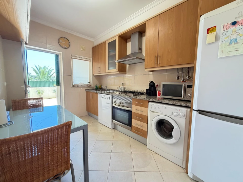 Apartamento T1 para Venda em Ferreiras Foto 3