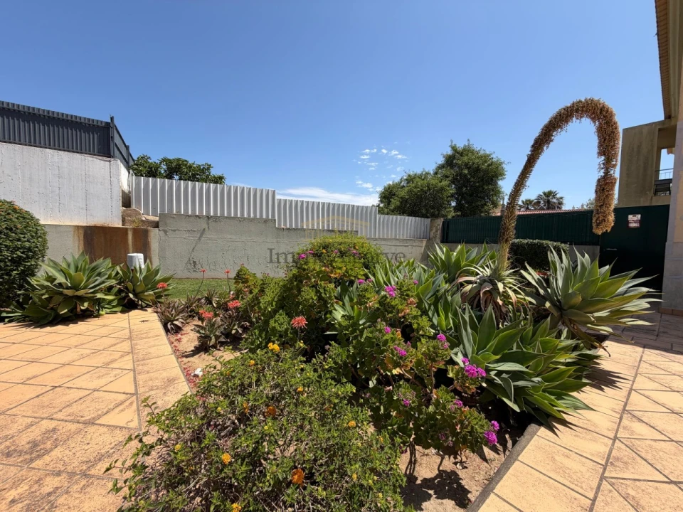 Apartamento T1 para Venda em Ferreiras Foto 28