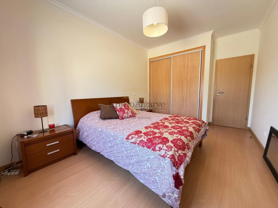 Apartamento T1 para Venda em Ferreiras Foto 19