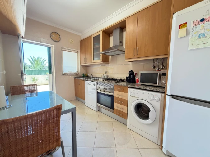 Apartamento T1 para Venda em Ferreiras Foto 3