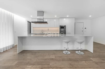 Apartamento T3 para Arrendamento em Nogueiró e Tenões