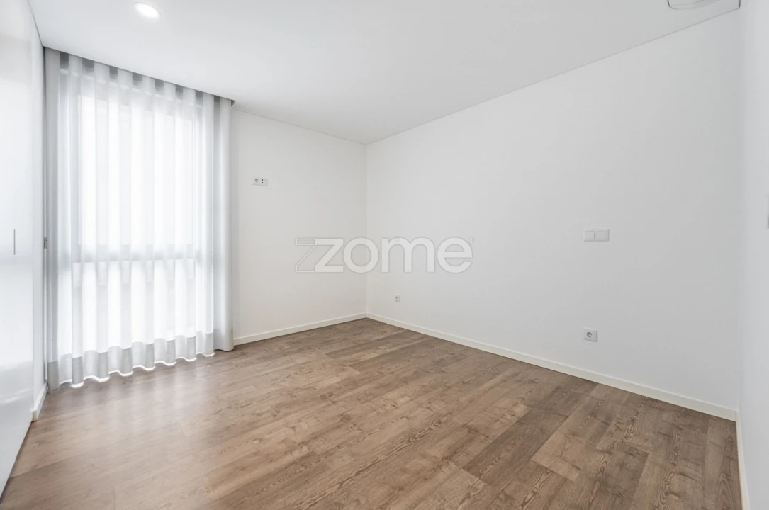 Apartamento T3 para Arrendamento em Nogueiró e Tenões Foto 13