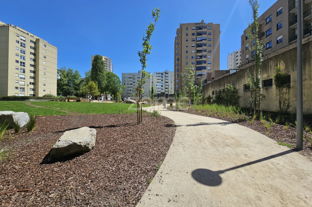 Apartamento T2 para Venda em Ramalde Foto 6