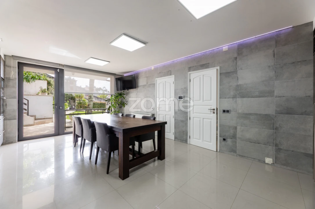 Moradia T4 para Venda em Belinho e Mar Foto 3