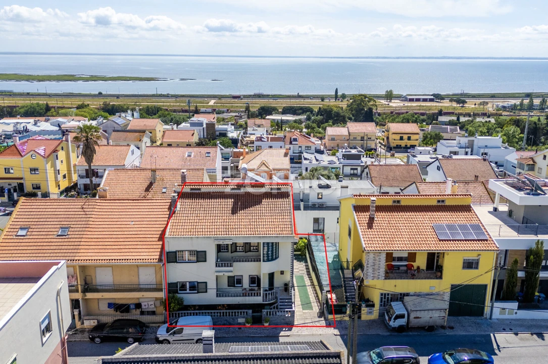 Moradia T5 para Venda em Santa Iria de Azoia, São João da Talha e Bobadela Foto 3