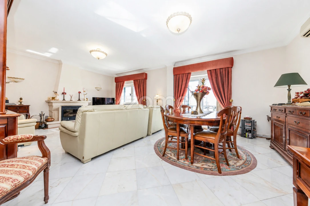 Moradia T5 para Venda em Santa Iria de Azoia, São João da Talha e Bobadela Foto 9