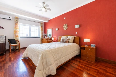 Moradia T5 para Venda em Santa Iria de Azoia, São João da Talha e Bobadela