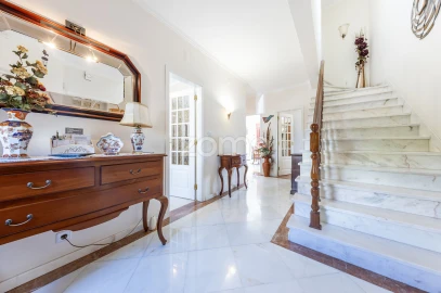 Moradia T5 para Venda em Santa Iria de Azoia, São João da Talha e Bobadela