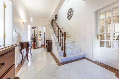 Moradia T5 para Venda em Santa Iria de Azoia, São João da Talha e Bobadela