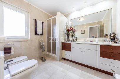 Moradia T5 para Venda em Santa Iria de Azoia, São João da Talha e Bobadela