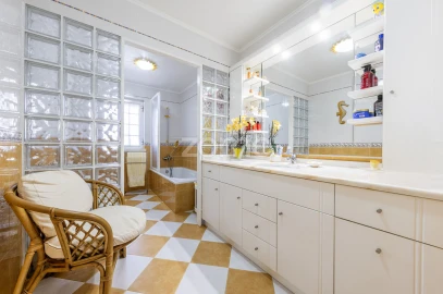 Moradia T5 para Venda em Santa Iria de Azoia, São João da Talha e Bobadela