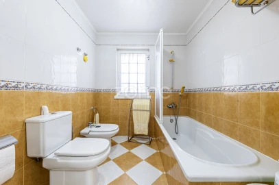 Moradia T5 para Venda em Santa Iria de Azoia, São João da Talha e Bobadela