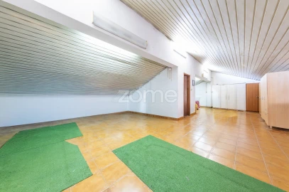 Moradia T5 para Venda em Santa Iria de Azoia, São João da Talha e Bobadela